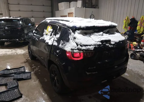 2019 Jeep Compass Latitude 4X4 z USA, uszkodzony, nr VIN 3C4NJDBBXKT839474